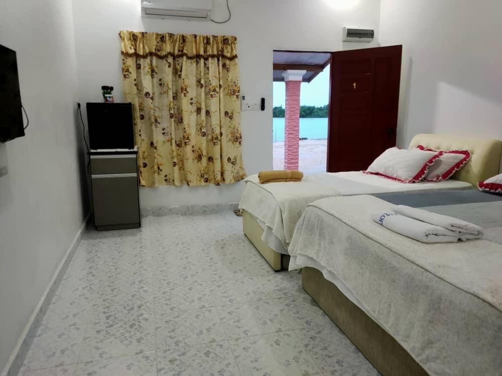 Roomstay Tokbah Demuara Kuala Besut Exterior photo