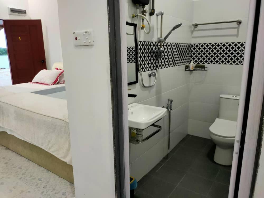 Roomstay Tokbah Demuara Kuala Besut Exterior photo