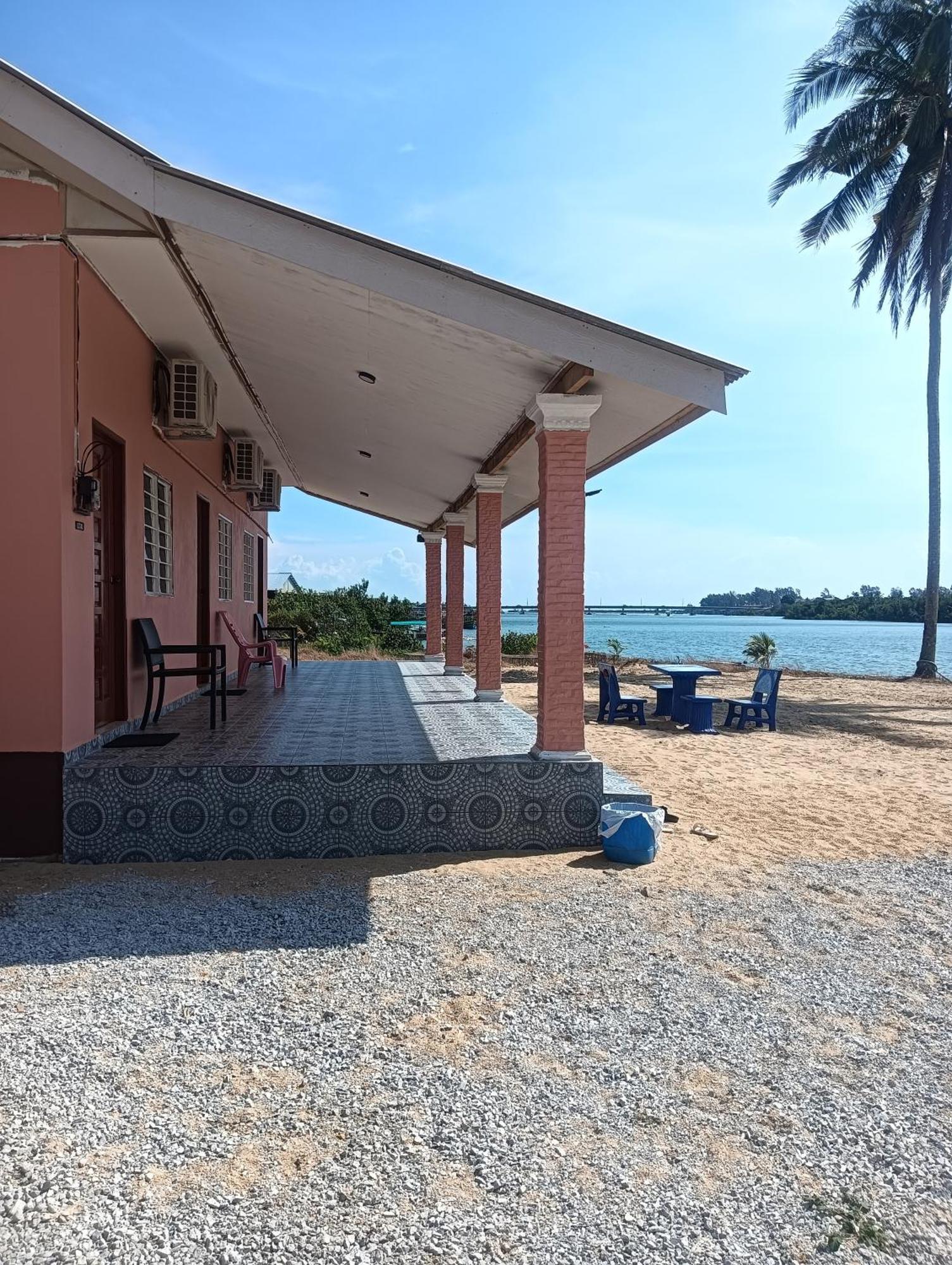 Roomstay Tokbah Demuara Kuala Besut Exterior photo